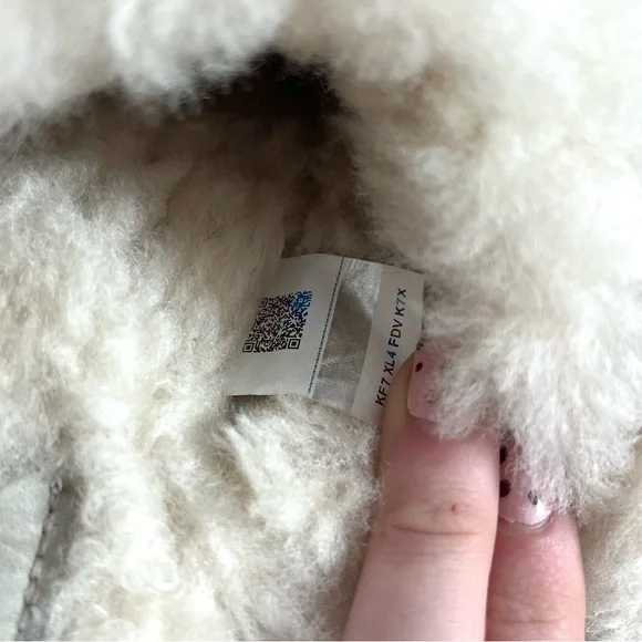 UGG Disquette Boots/Slippers - Picture 8 of 8